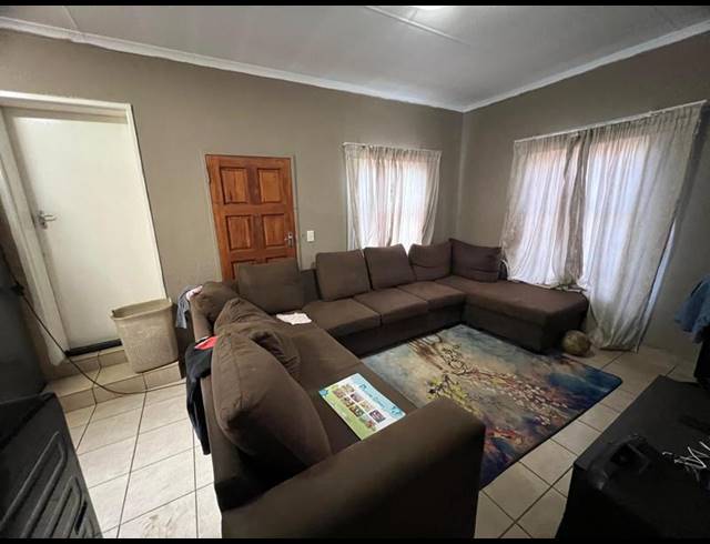 3 BEDROOM TOWNHOUSE FOR SALE IN THATCH HILL ESTATE